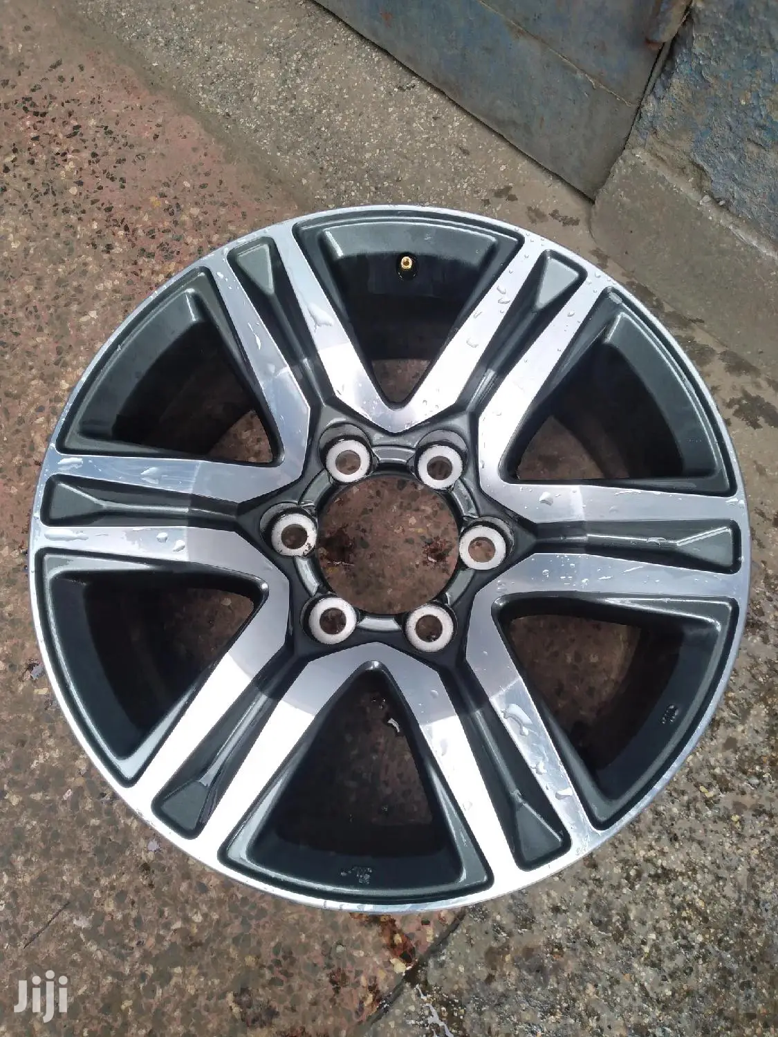 Original Rim Size 17 Inch for Toyota Fortuna New Model.