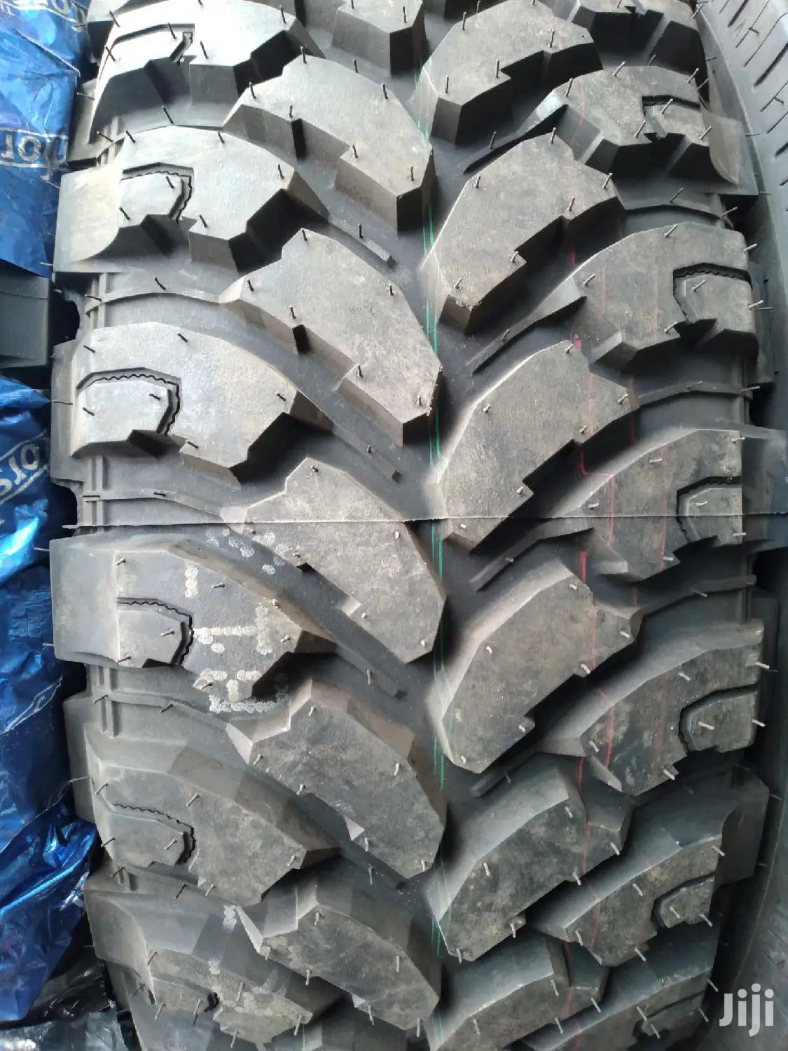 Mud Terrain Tire(Mt) Sizes 265/75R16.