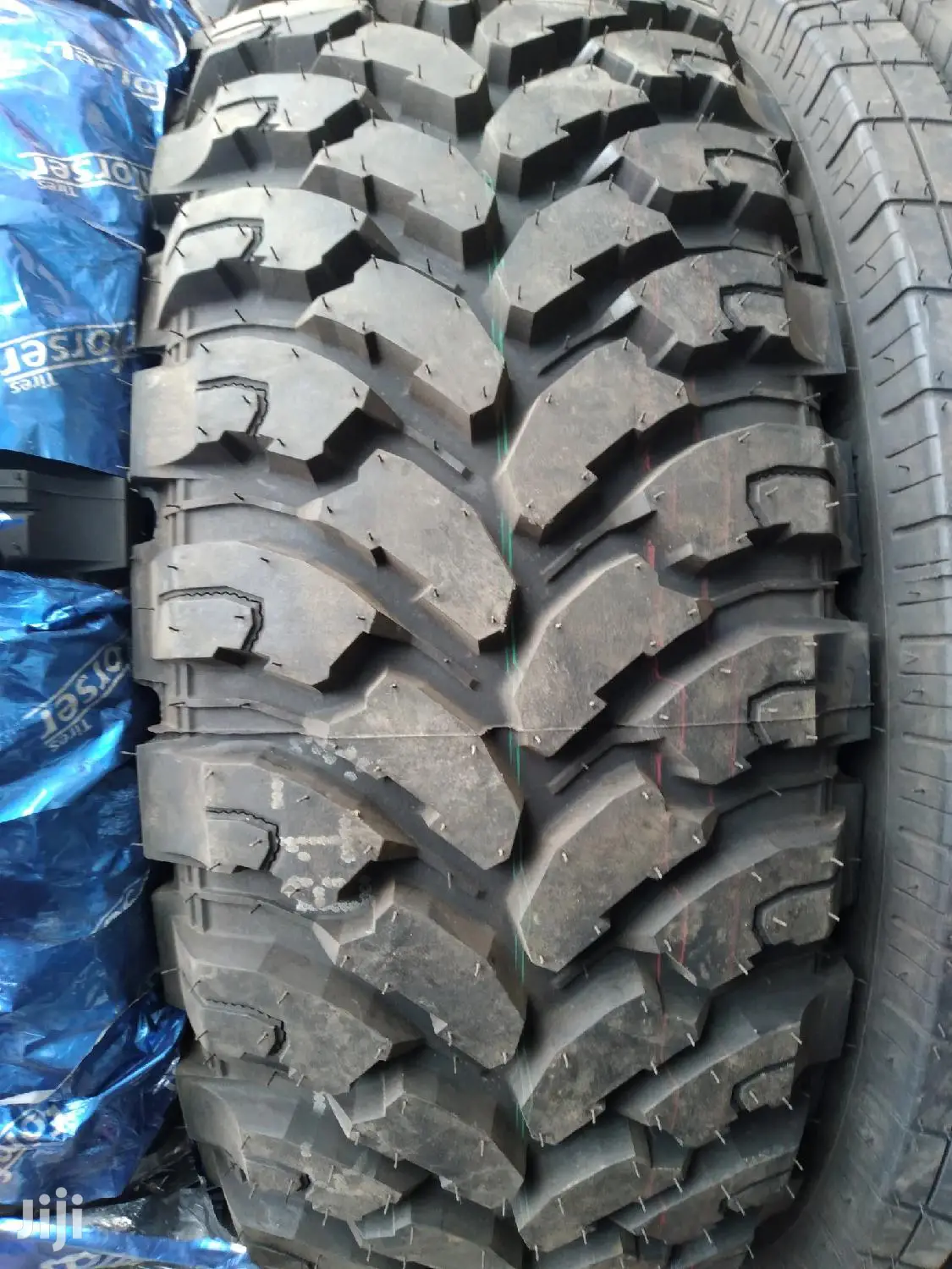 Mud Terrain Tire(Mt) Sizes 265/75R16.