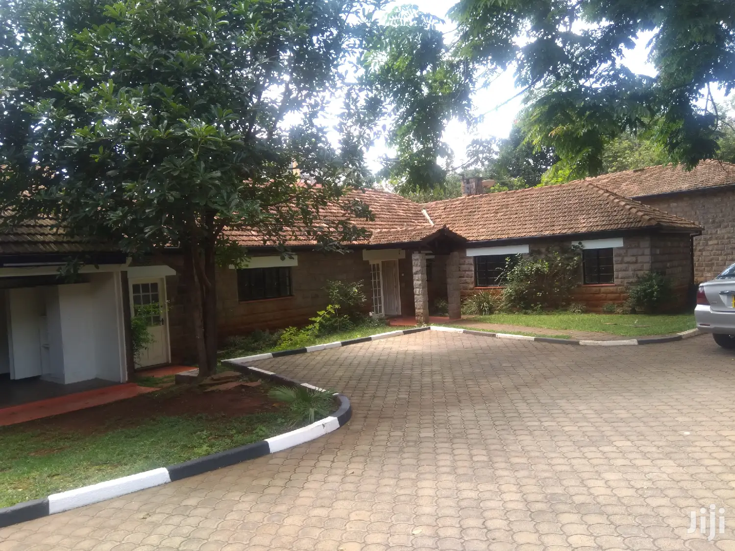 Elegant 5bedroom Mansion, Dsq on 1acre to Let