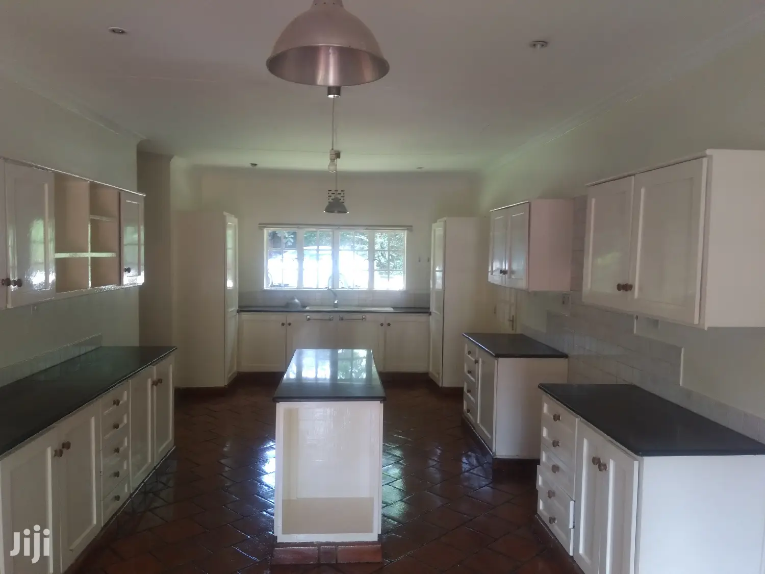 Elegant 5bedroom Mansion, Dsq on 1acre to Let