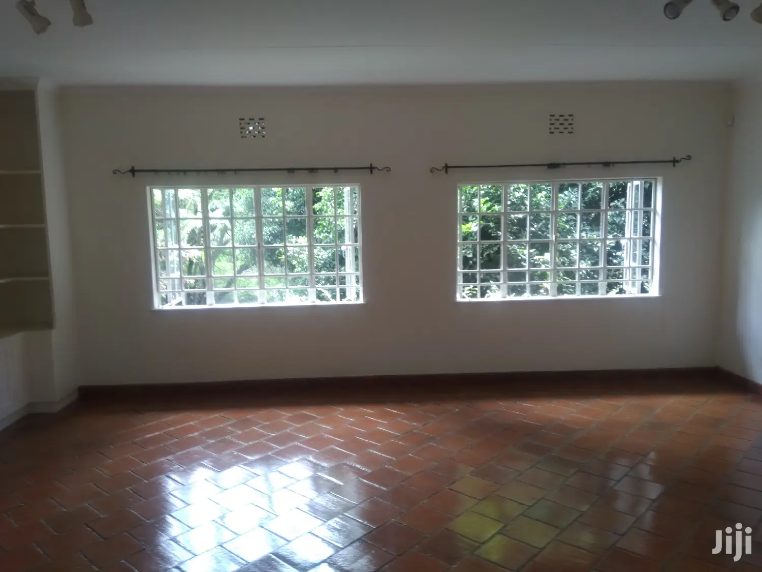 Elegant 5bedroom Mansion, Dsq on 1acre to Let