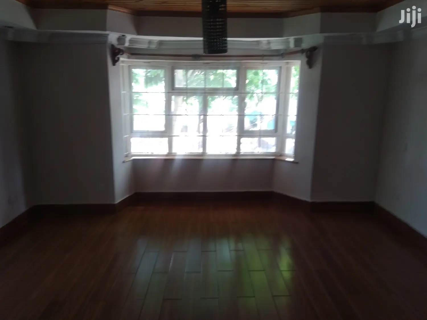 Modern 5bedroomed Maisonette, Dsq and Garage