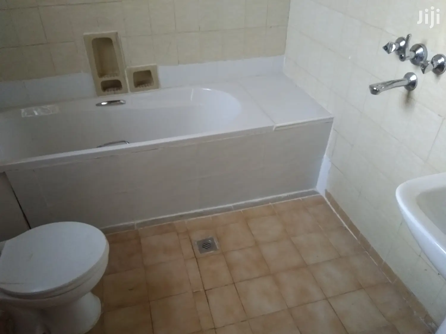 7bedroomed Duplex With Dsq to Let