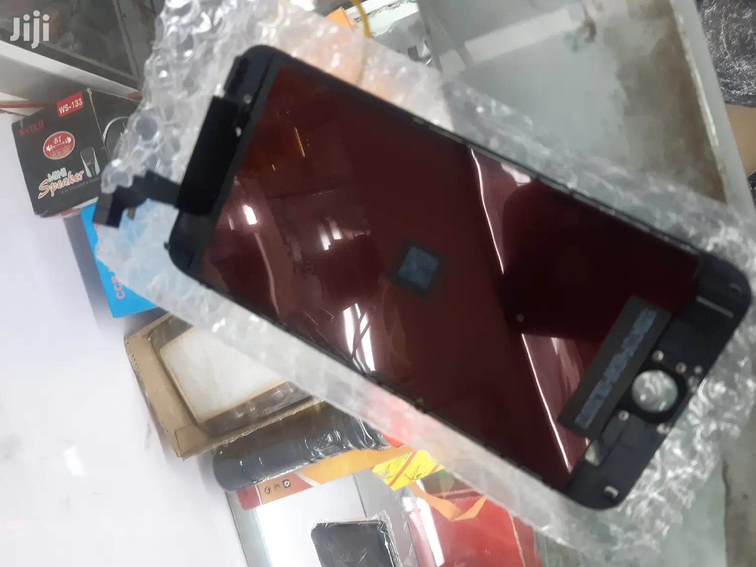 iPhones Masters Screens Replacement In Minutes