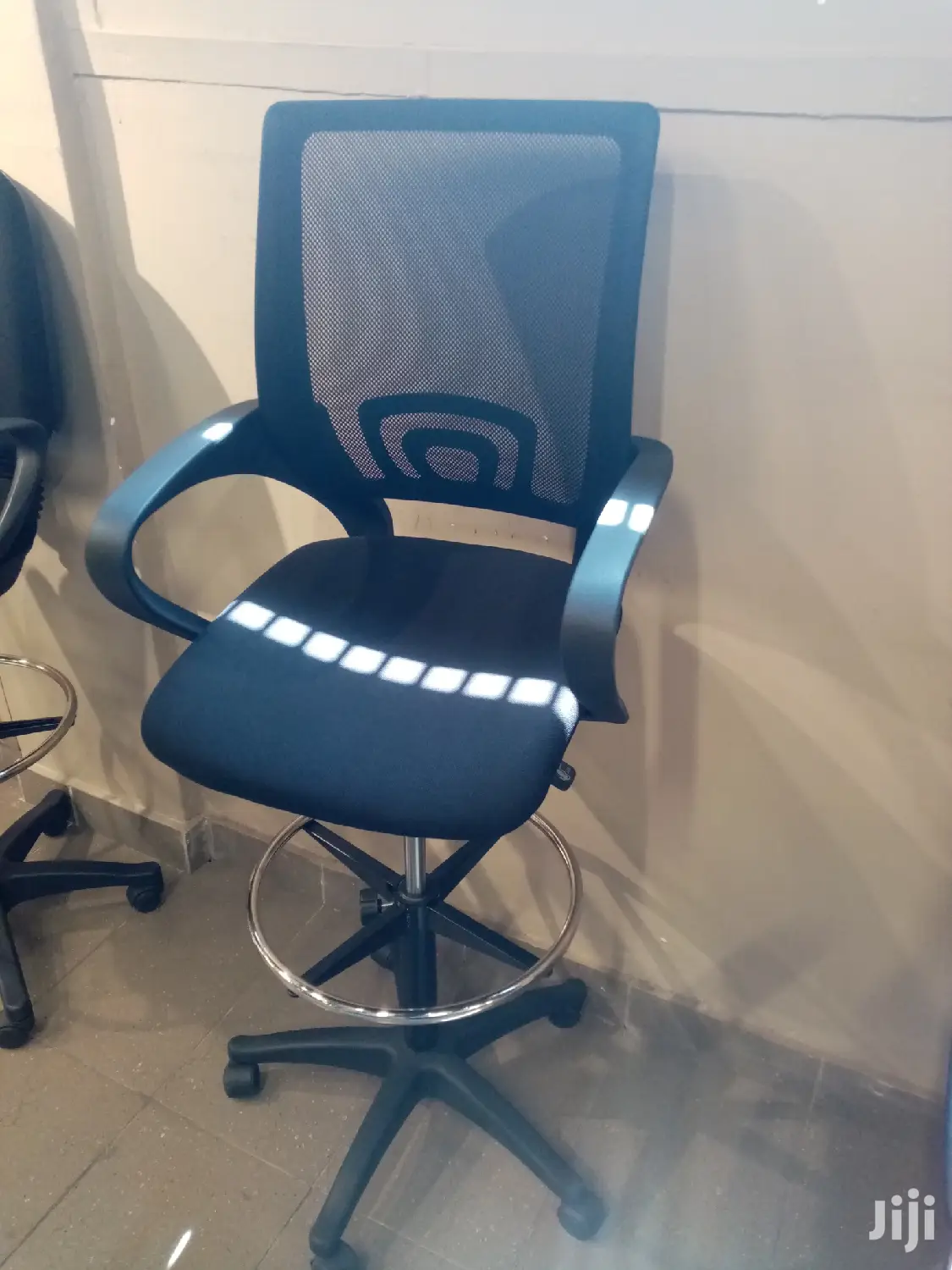 Elegant Cashier Chair