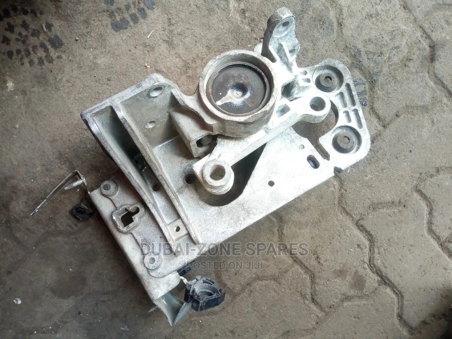Gear Box Mounting Nissan Serena, Dualis, Extrail Model 2012.