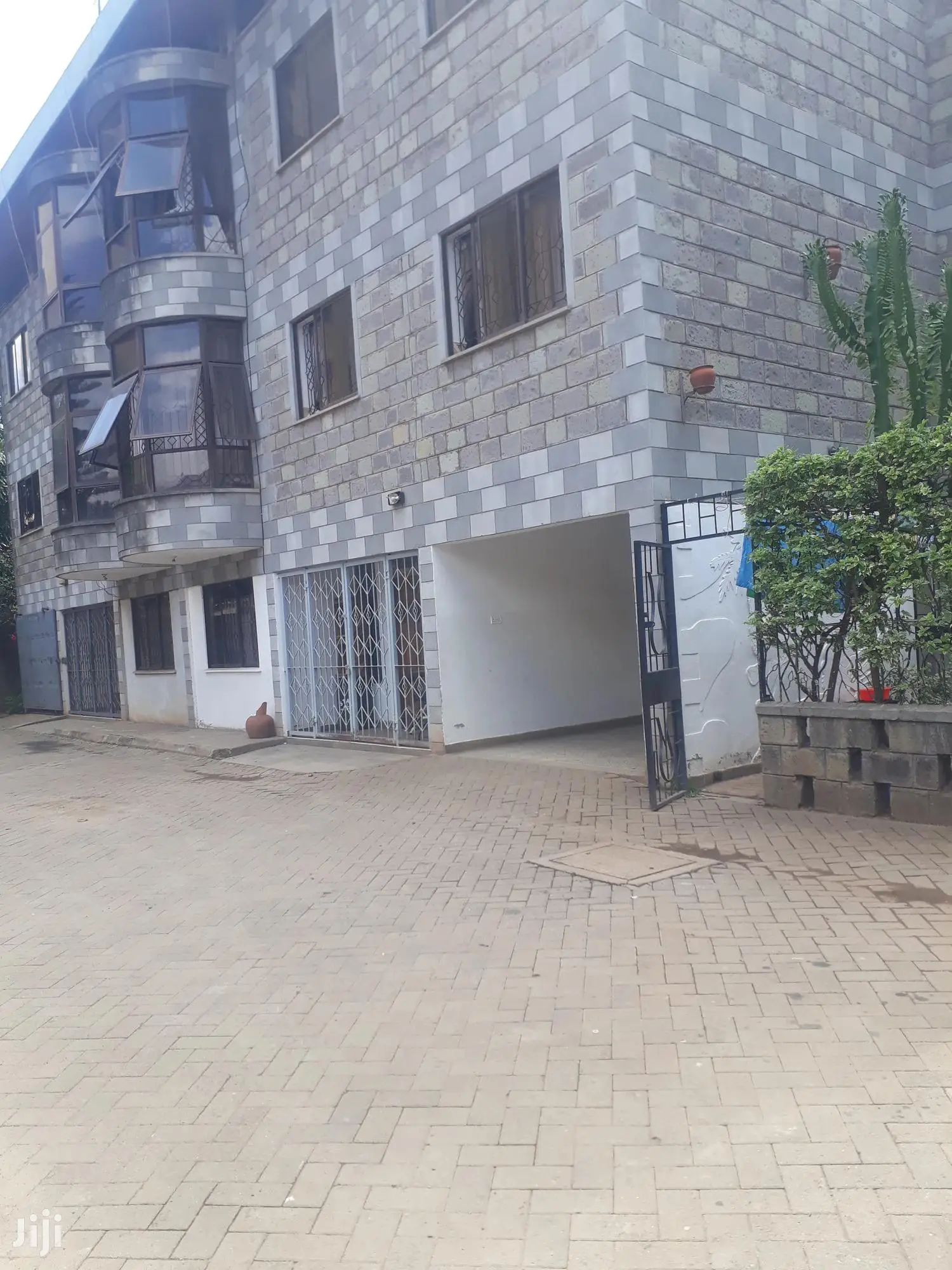 Spacious Bedsitter In Kilimani