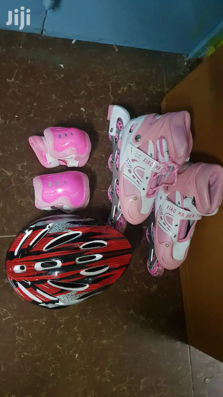 Skates Shoe,Helmet and Protective Hands Gear