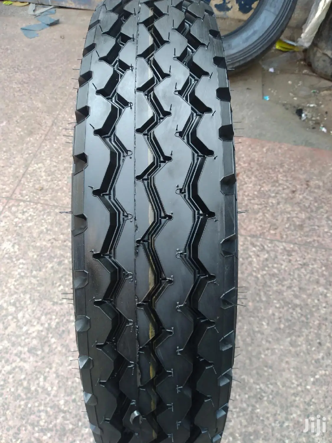 Yana Tires Sizes 7.00 R 16 12ply Tubeless.