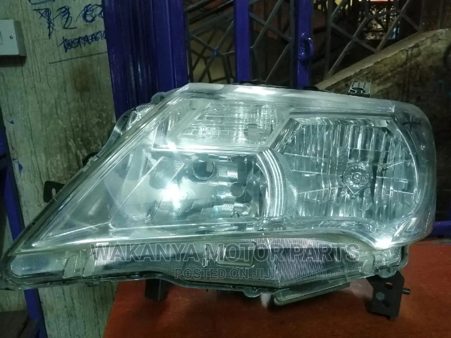 Nissan Serena Fc26/2011/2014 Non Zenon Headlamps. Ex Japan