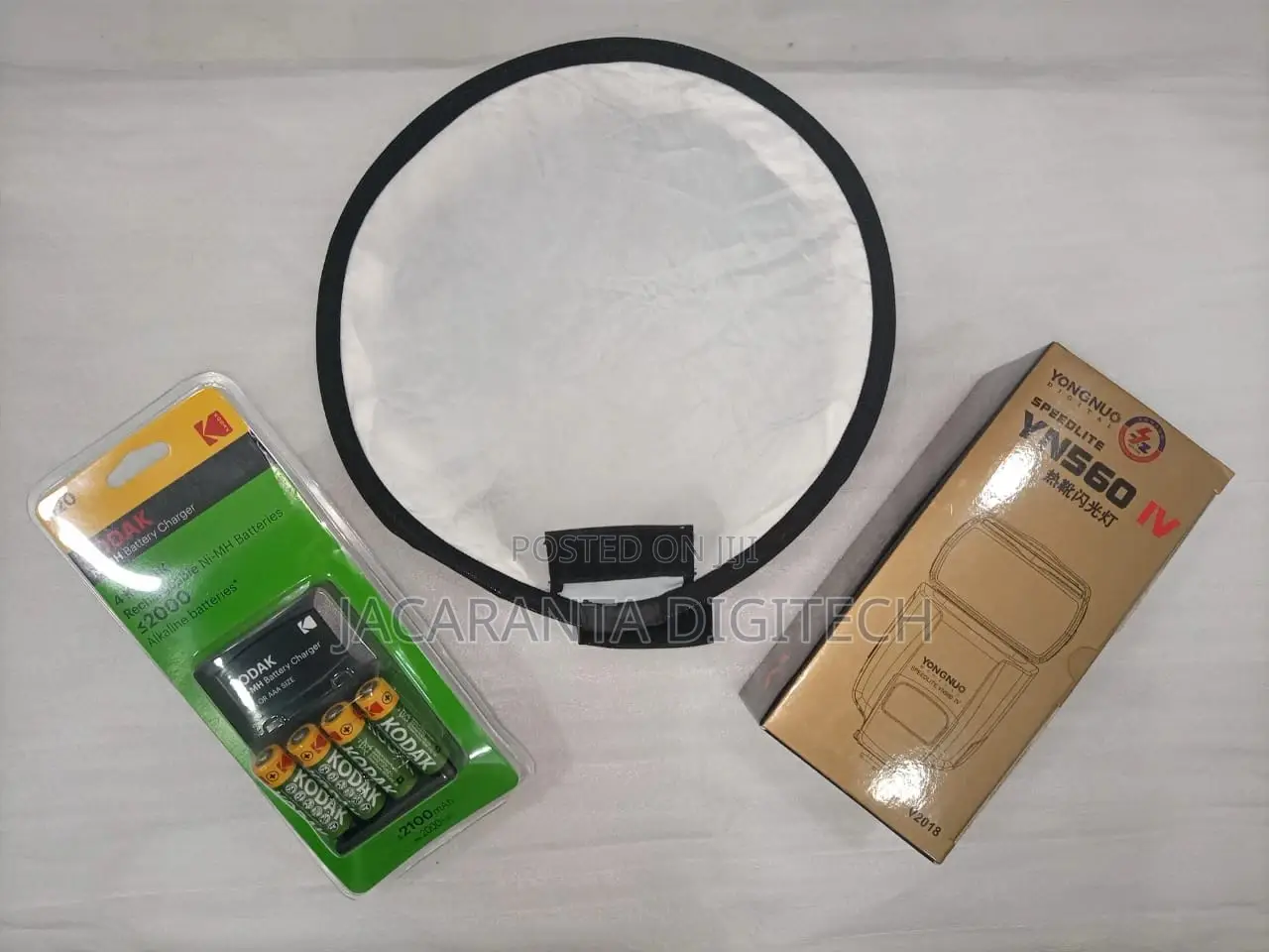 Yongnuo Yn560iv Speedlite + Batteries + Softbox
