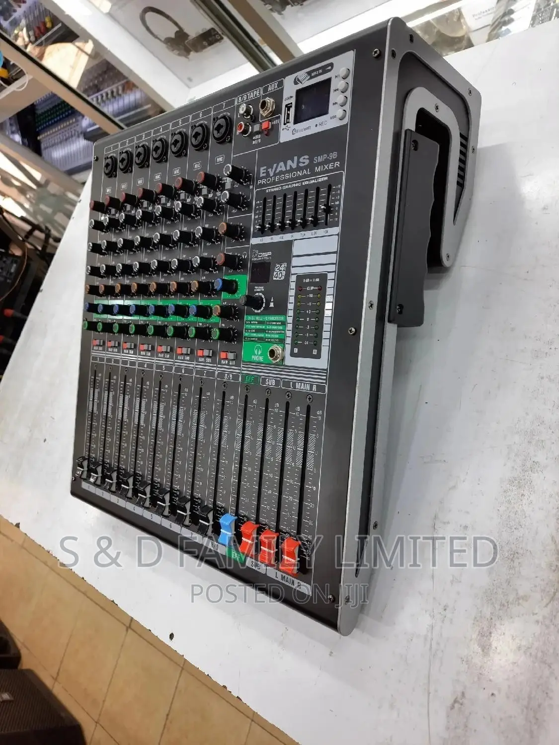 Evans 9 Channels Powered Mixer