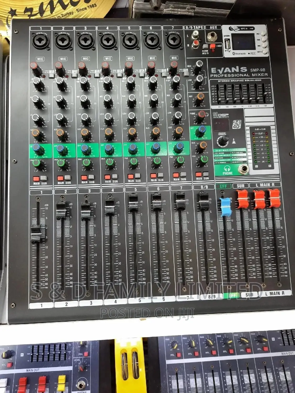 Evans 9 Channels Powered Mixer