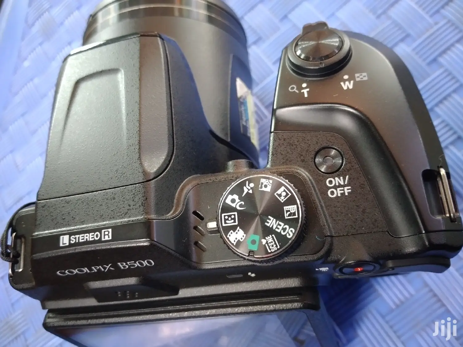 Nikon B500