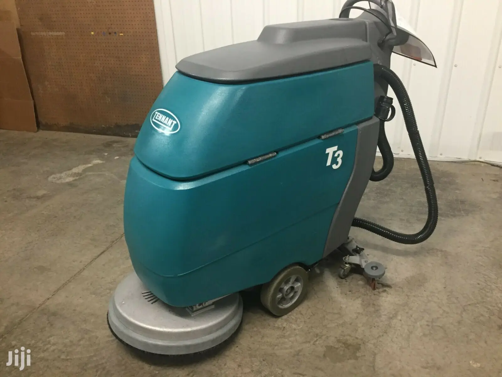 EX-UK Tennant Floor Scrubber