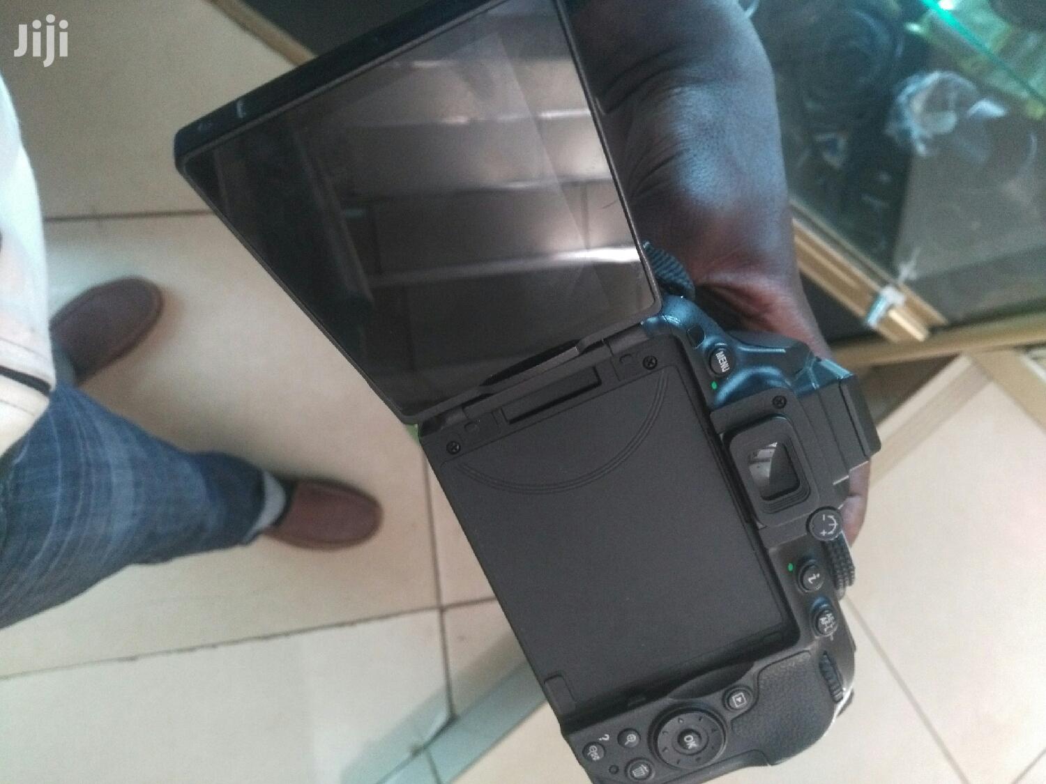 Nikon D5500 With Touch Flip Screen