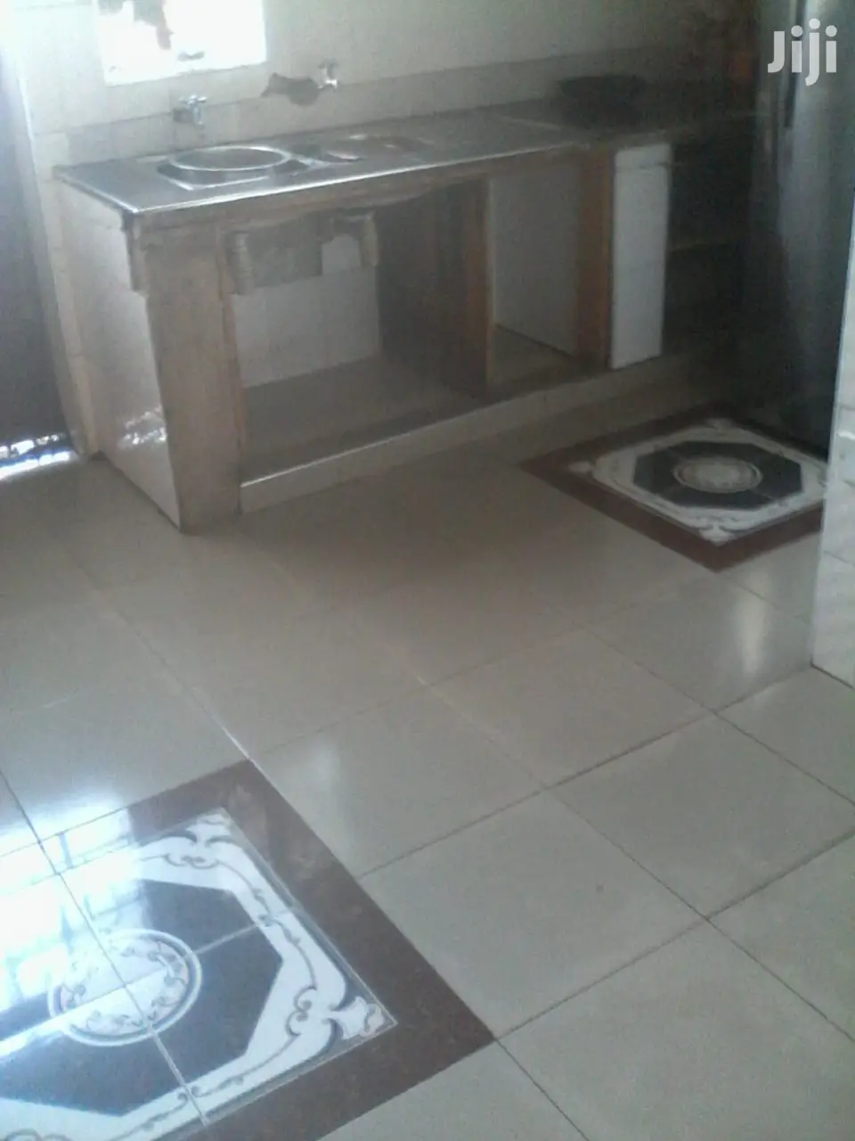 Spacious 5bedroomed Maisonette For Sale