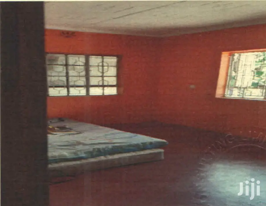 Spacious 5bedroomed Maisonette For Sale