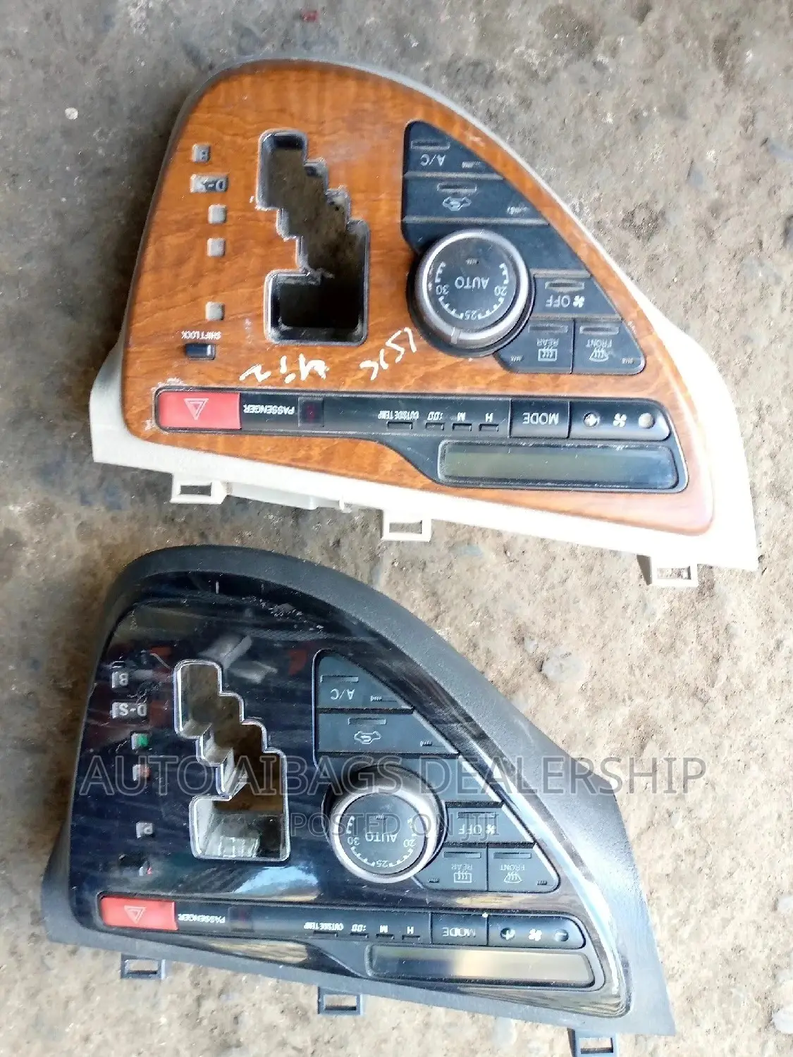 Toyota Isis a/C Controls.