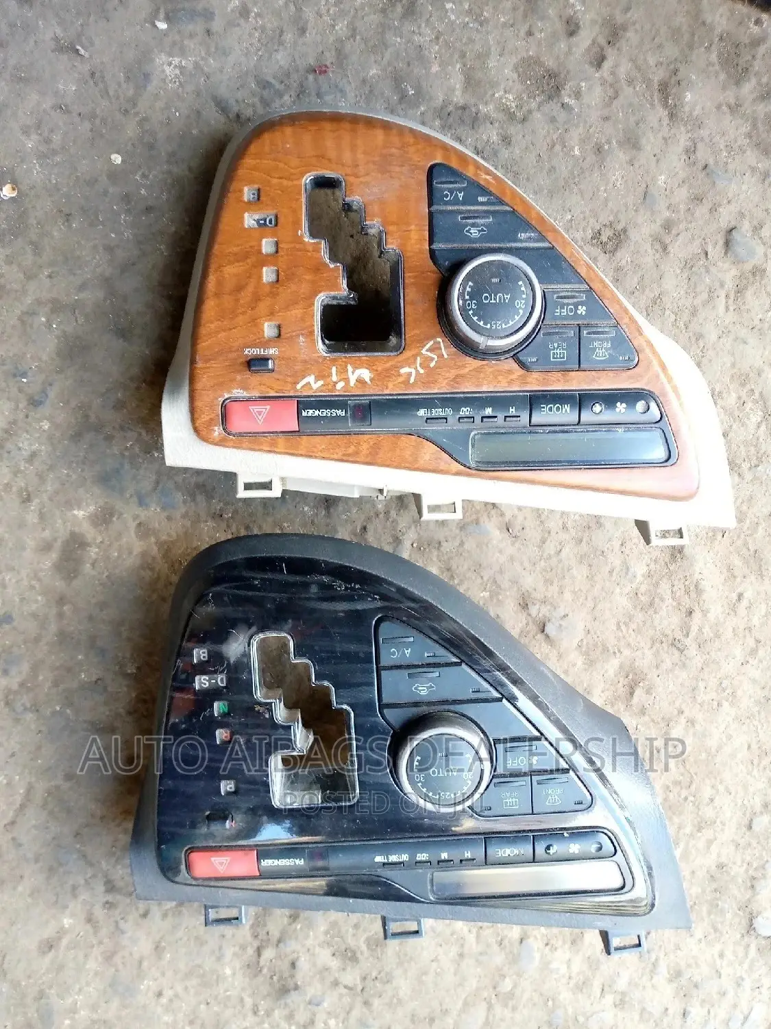 Toyota Isis a/C Controls.