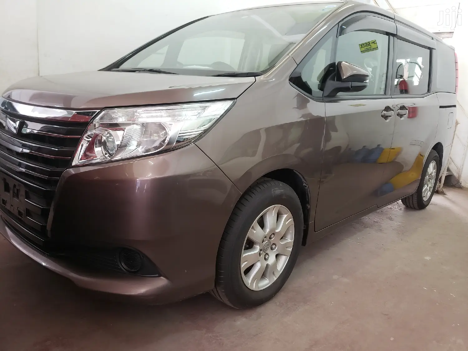 Toyota Noah 2015 Gold