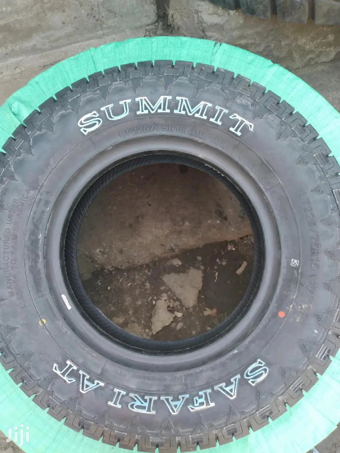 Summit Tires Sizes 225/75r15 A/T for Pick-Ups