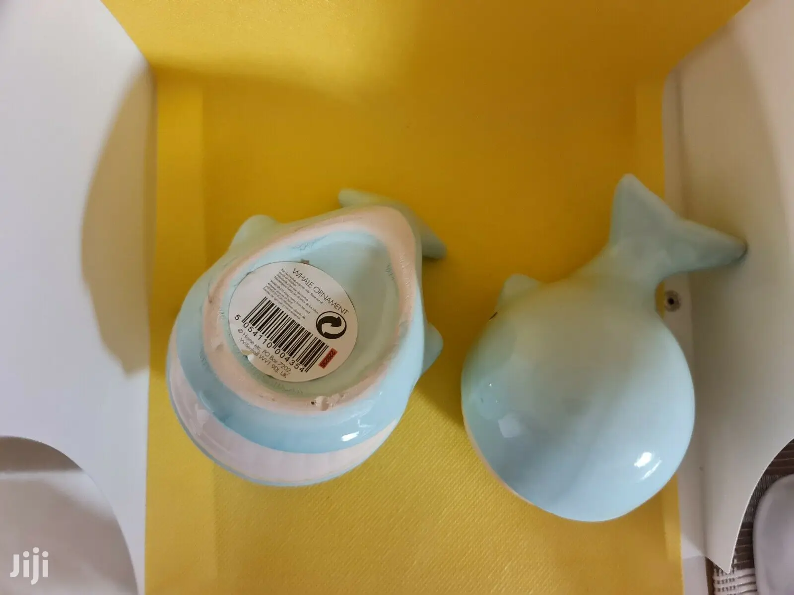 Uk-Ceramic Whales Bathroom Ornaments