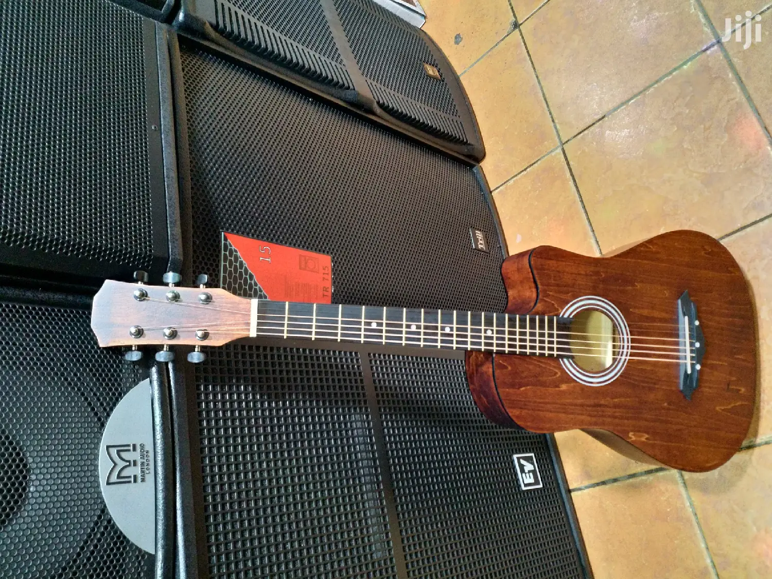 Acoustic Guitar With Engravement