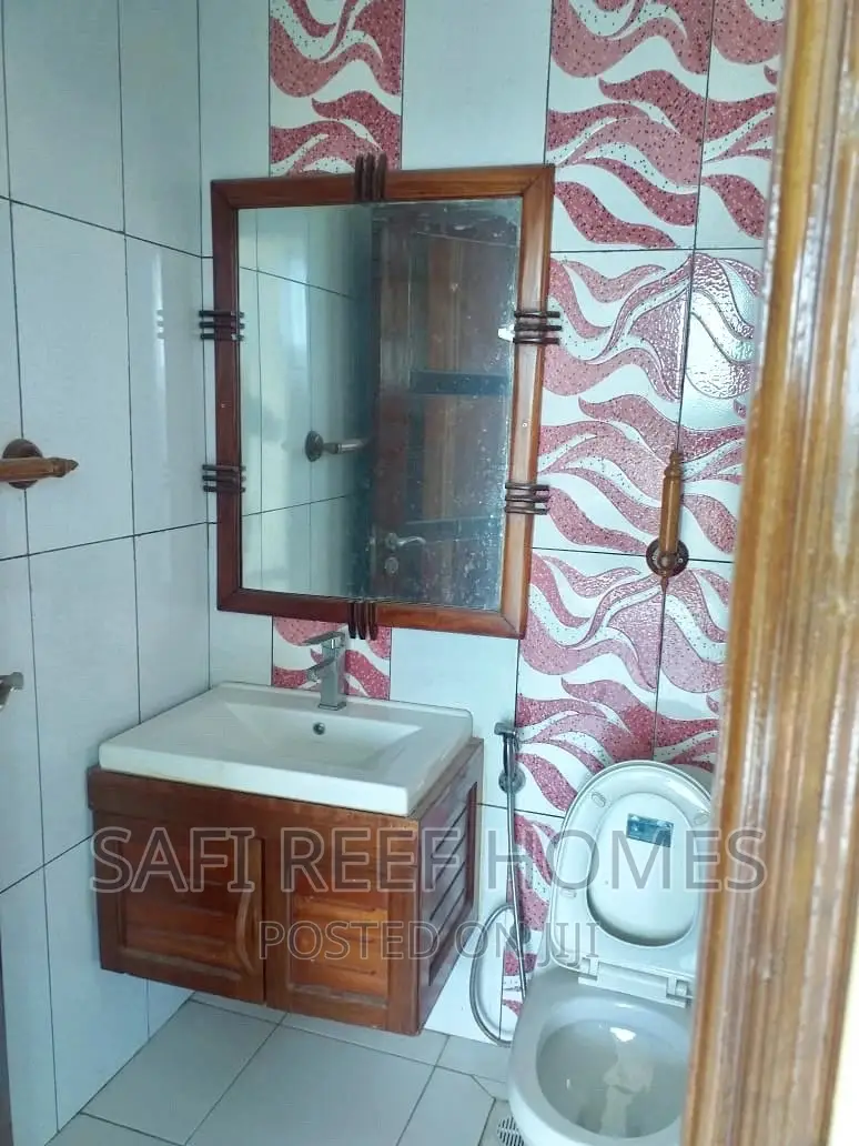 High End 2 Bedroom to Let Along the Beach