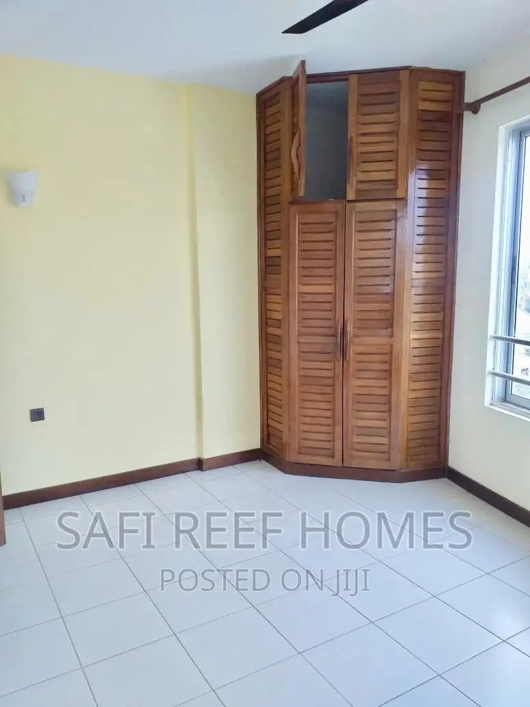 High End 2 Bedroom to Let Along the Beach