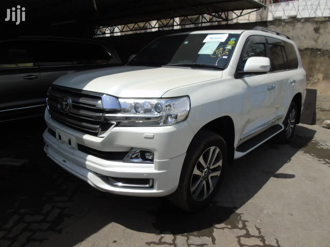 Toyota Land Cruiser 2016 White