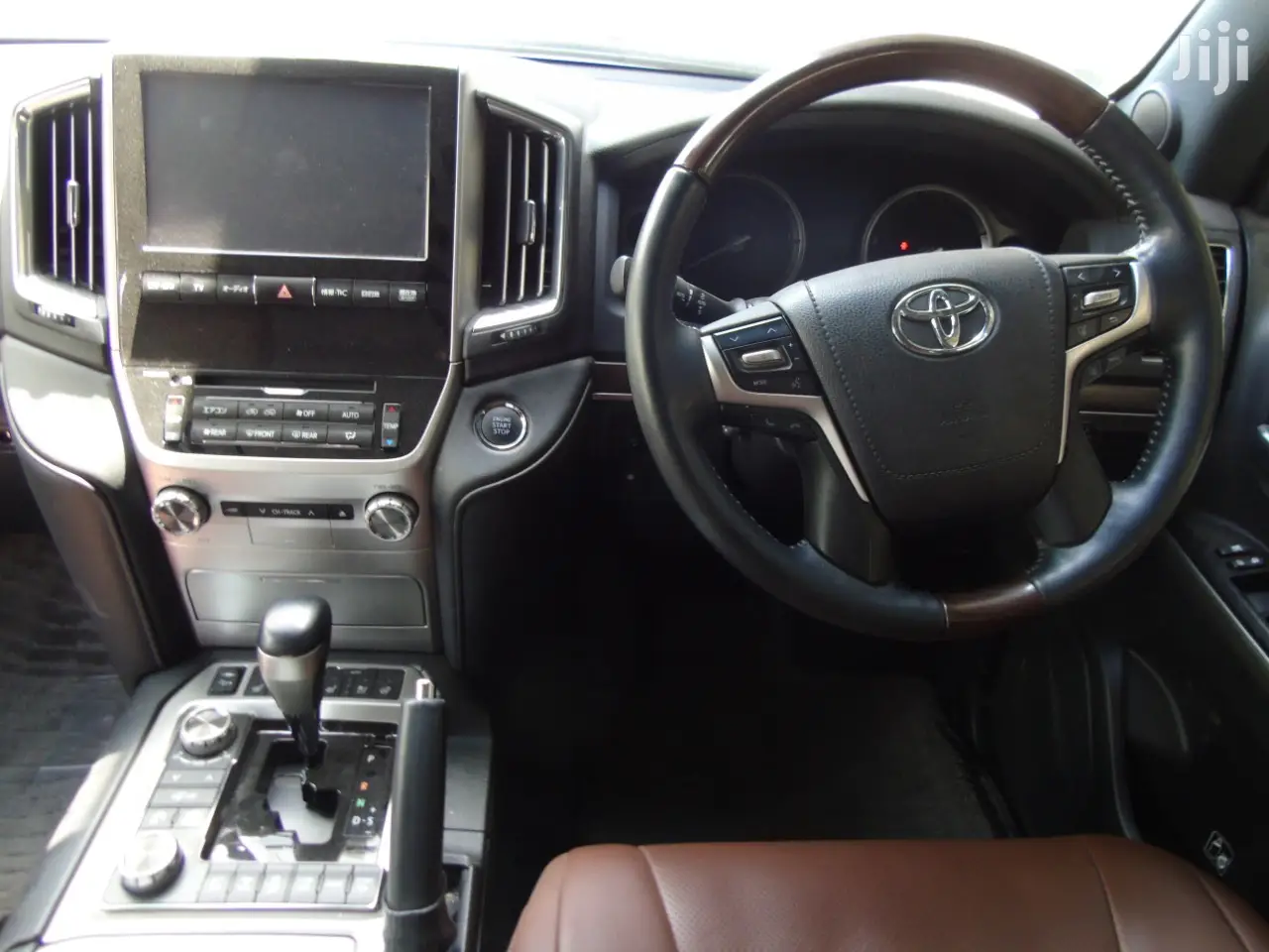Toyota Land Cruiser 2016 White