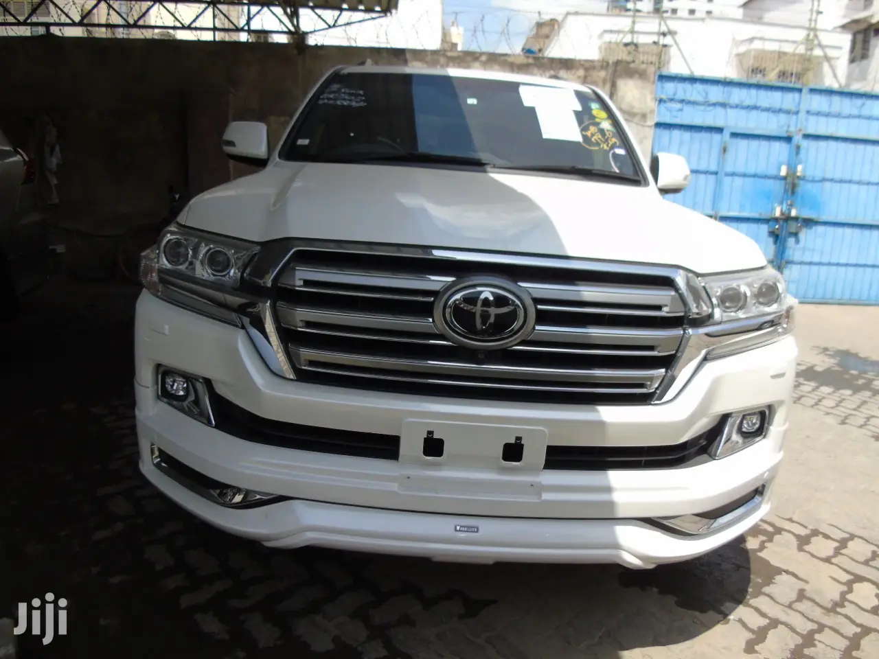 Toyota Land Cruiser 2016 White