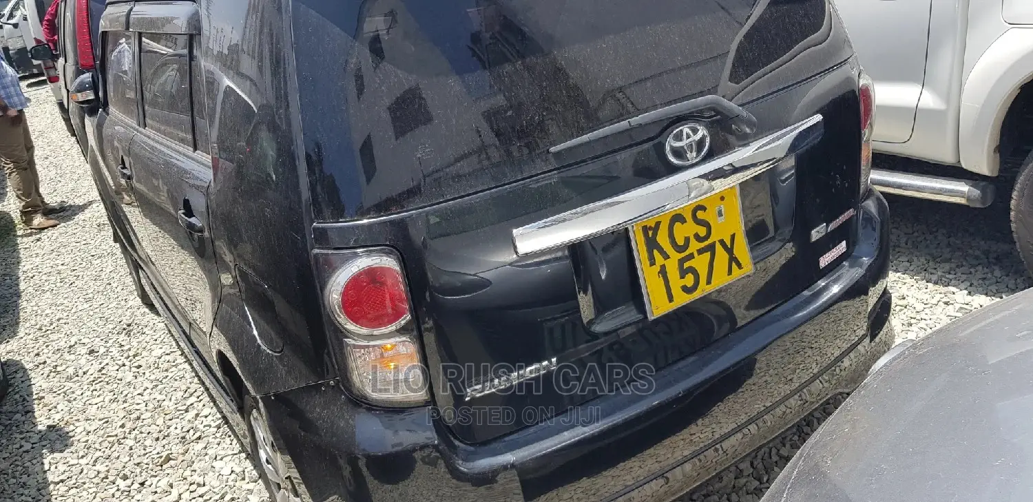 Toyota Corolla Rumion 2011 Black