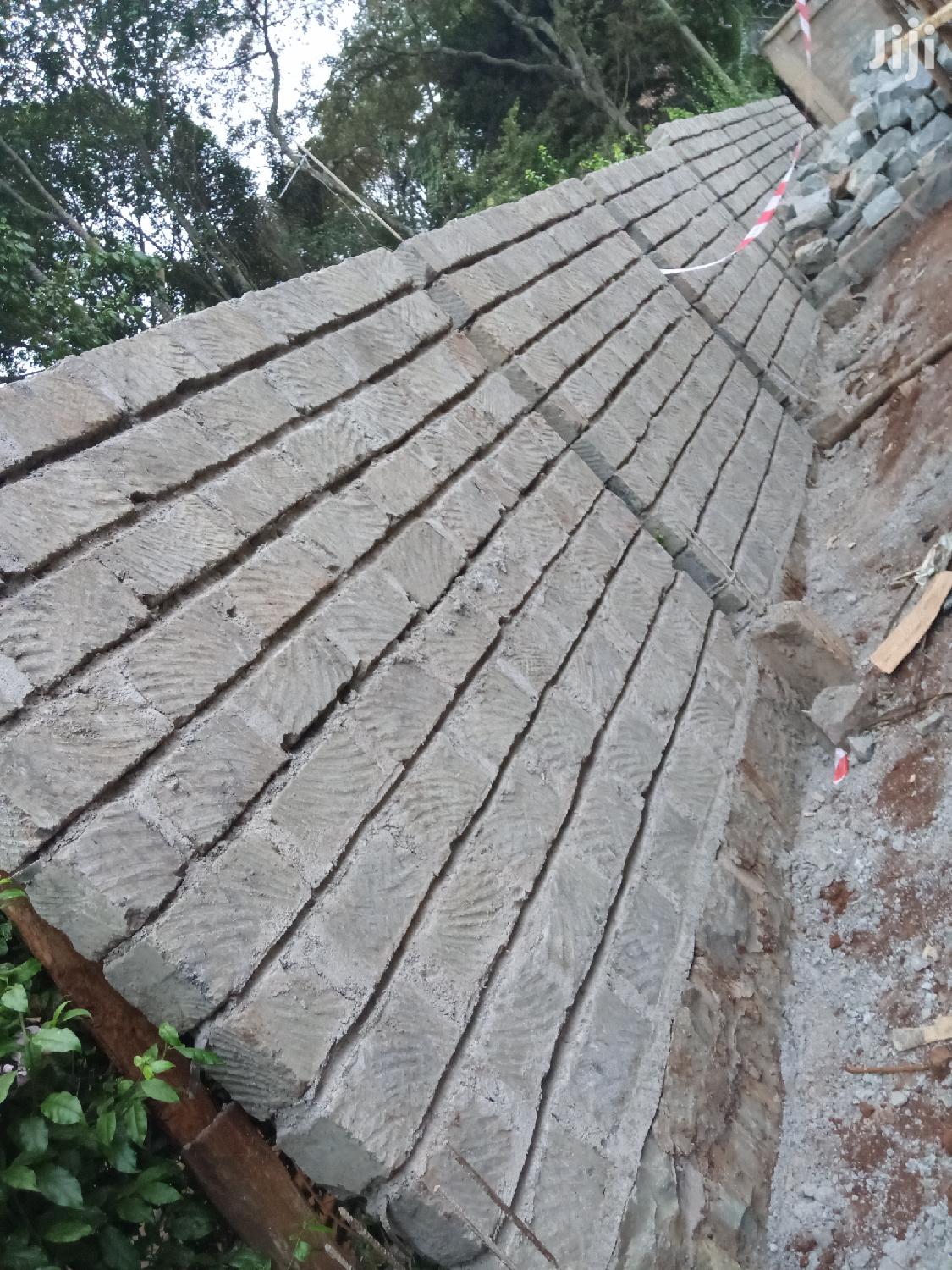 Ndarugo,Mqchine Cut Stones