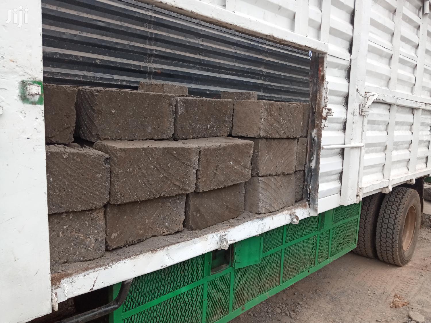 Ndarugo,Machine Cut Stones