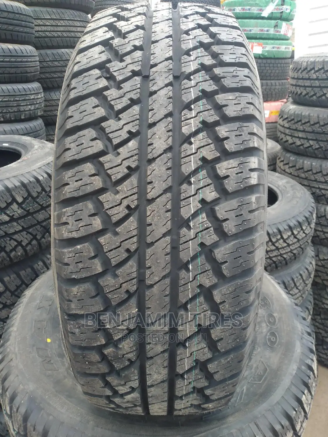 Quality Maxtrek Tires Sizes 265/65r17 A/T Radial Tubeless.