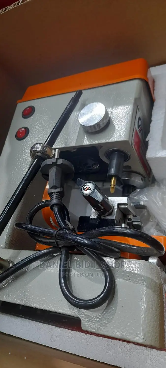Key Cutting/Making Machine