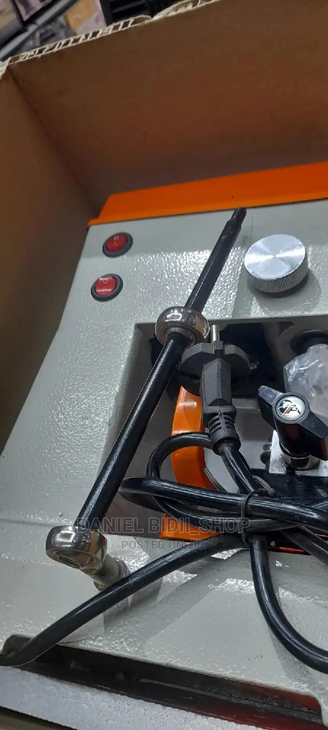 Key Cutting/Making Machine