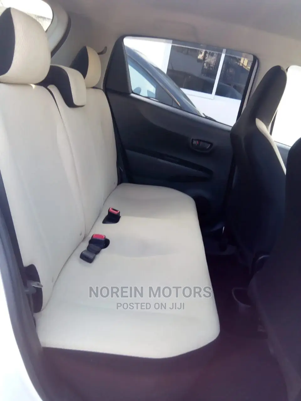 Toyota Vitz 2015 White