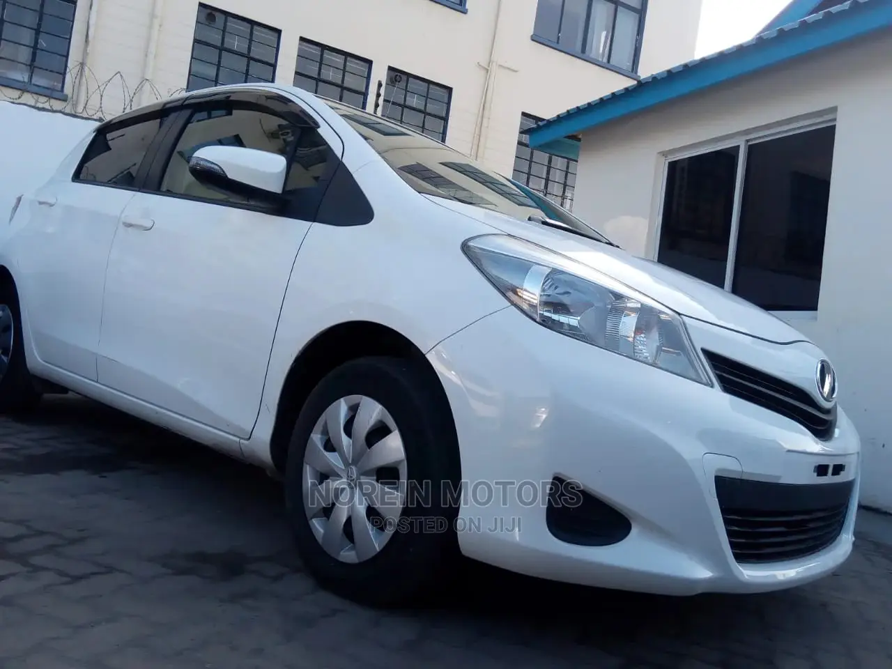 Toyota Vitz 2015 White
