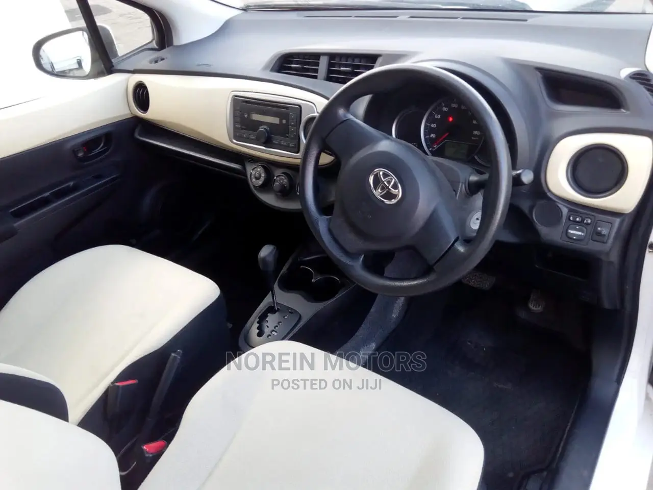 Toyota Vitz 2015 White