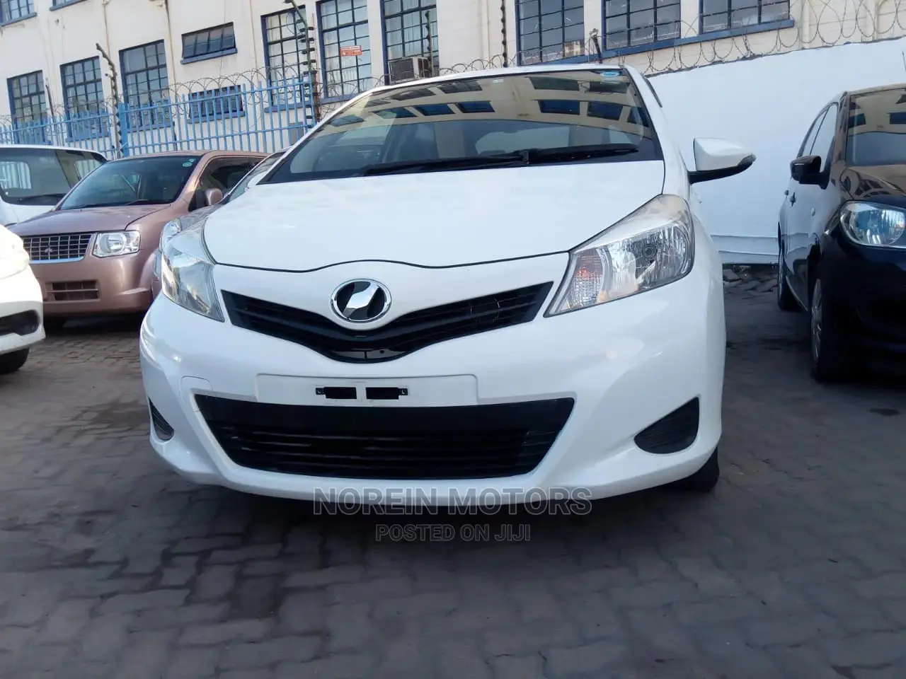 Toyota Vitz 2015 White