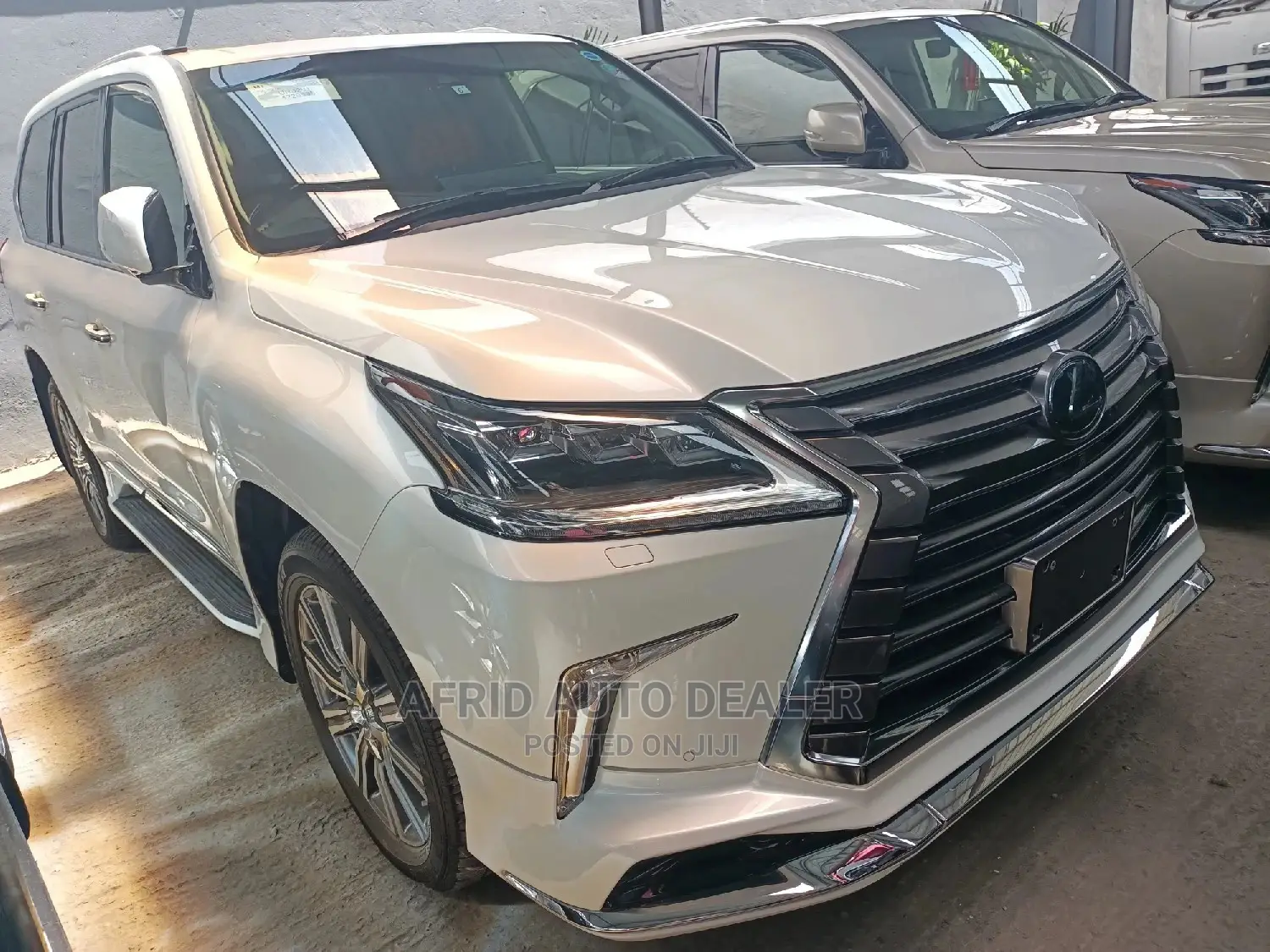 Lexus LX 570 AWD 2016 White
