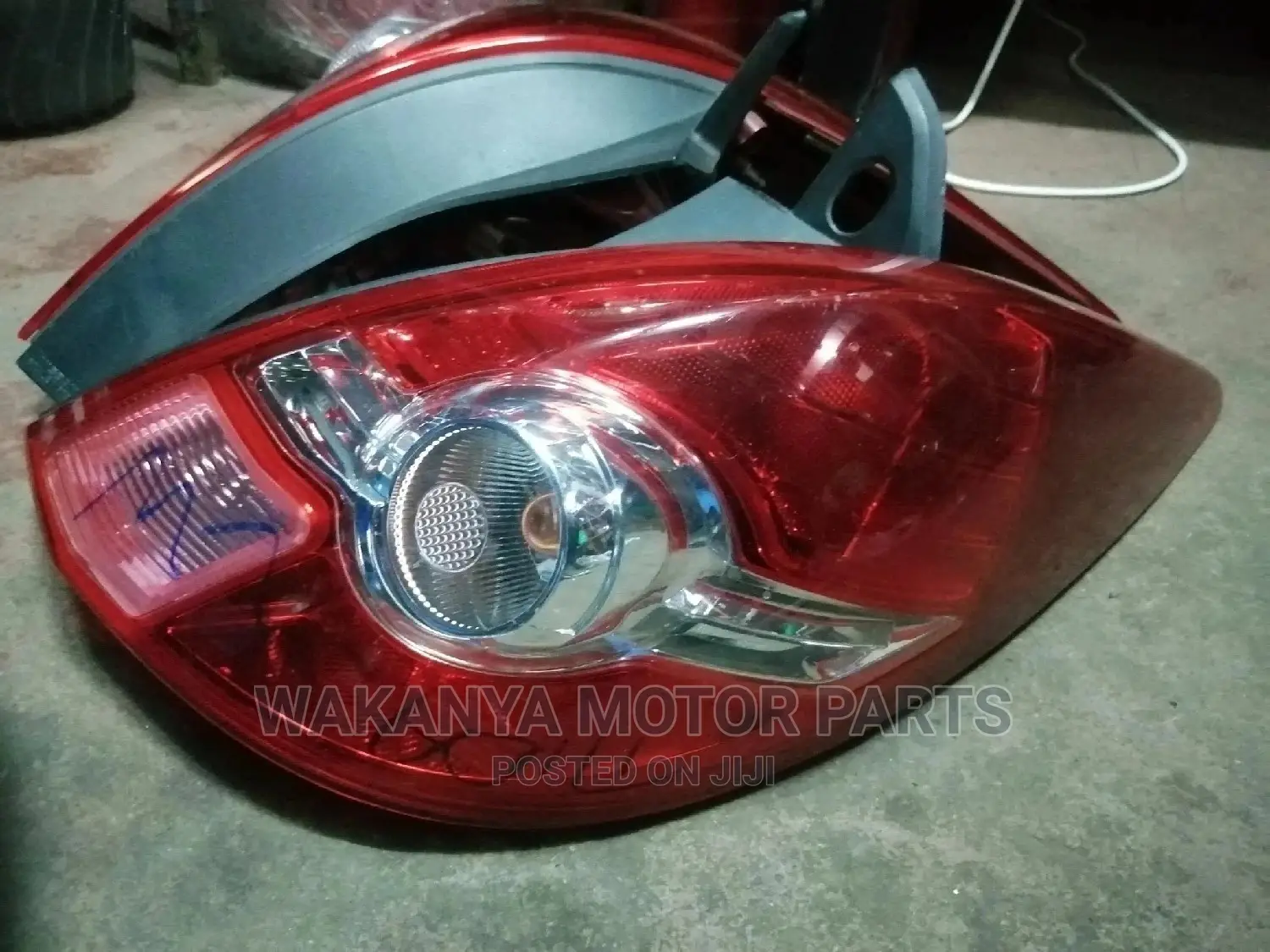 Nissan Tiida Tail Lamps 2008/2010 Station Wagon, Ex Japan