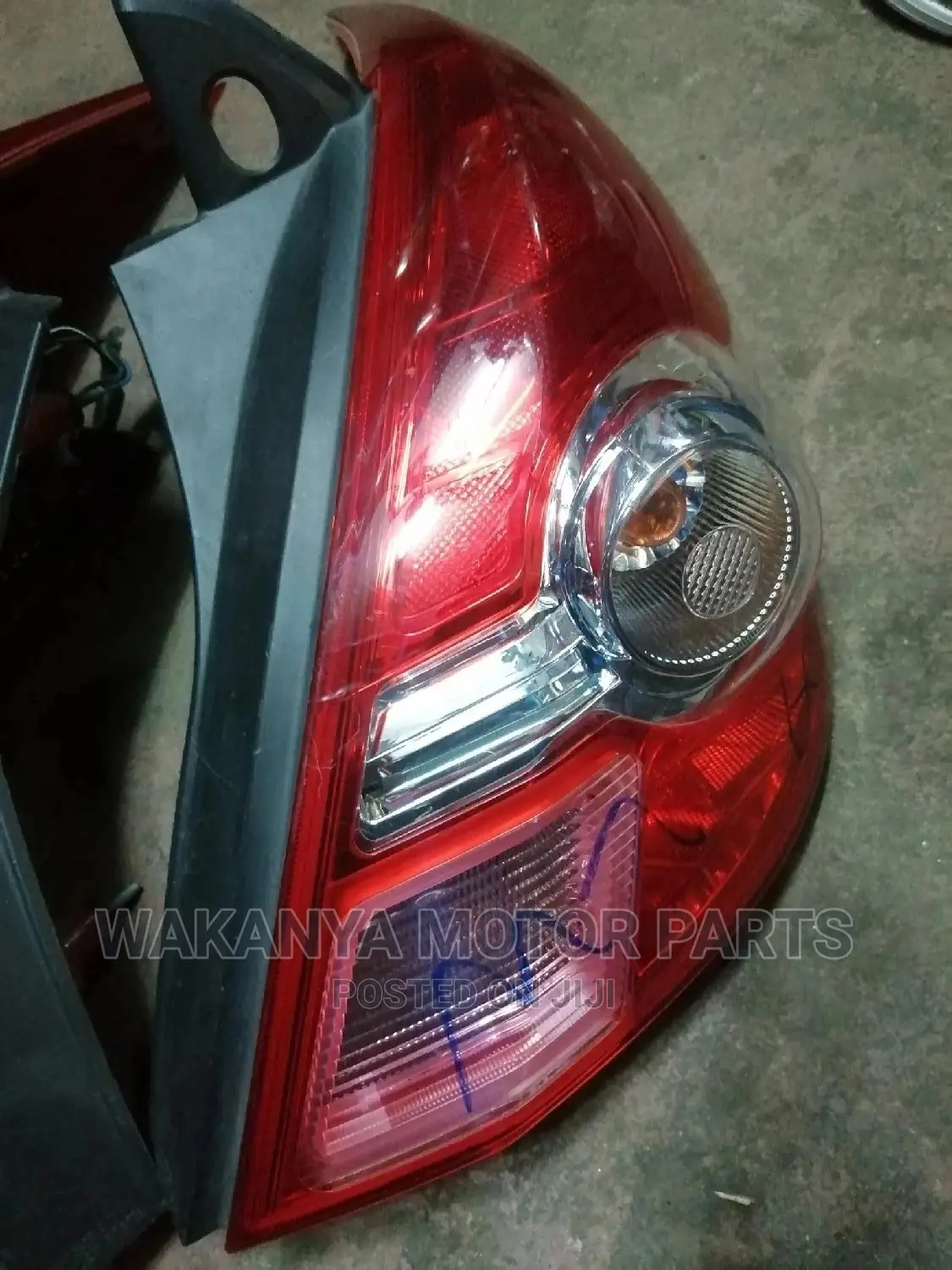 Nissan Tiida Tail Lamps 2008/2010 Station Wagon, Ex Japan