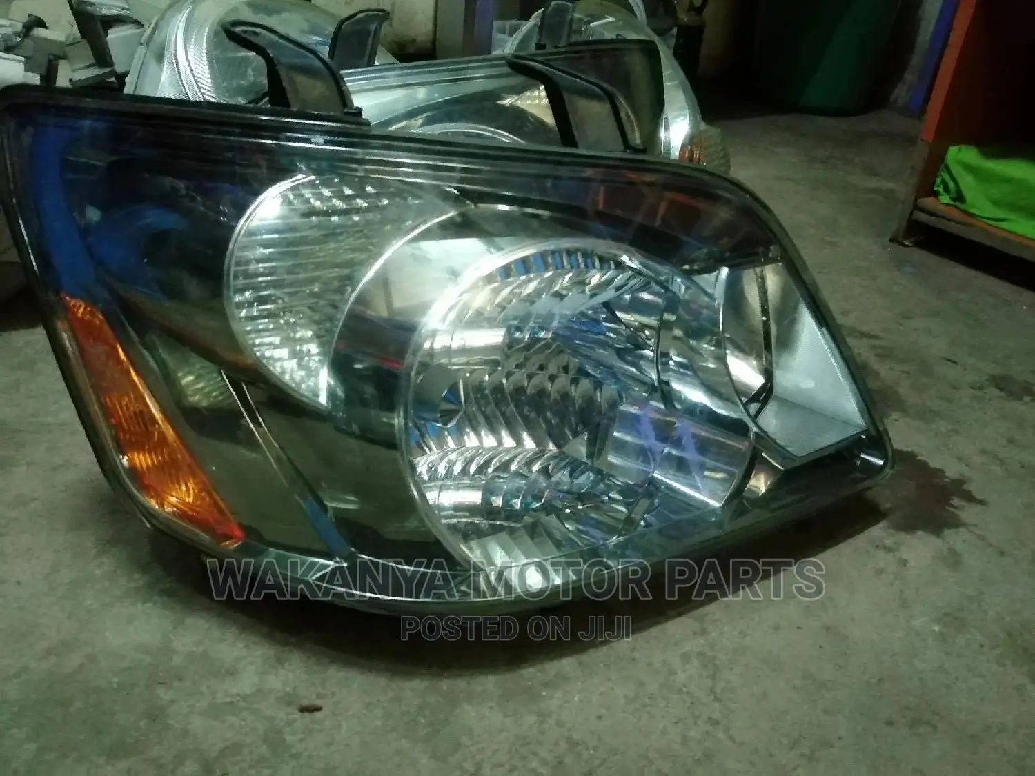 Toyota Noah 2004/05/06/07 Xenon Headlights, Ex Japan Parts.