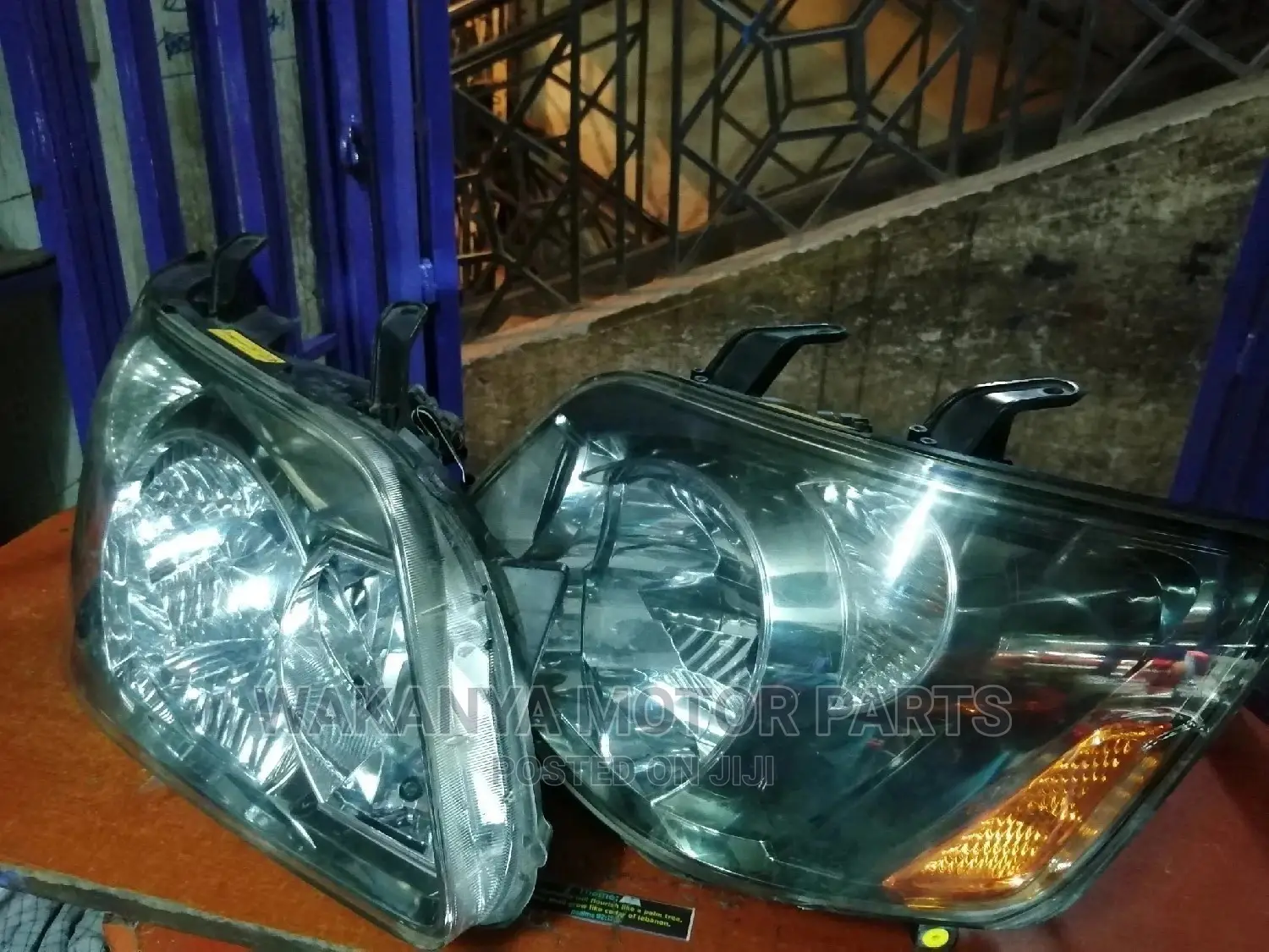 Toyota Noah 2004/05/06/07 Xenon Headlights, Ex Japan Parts.