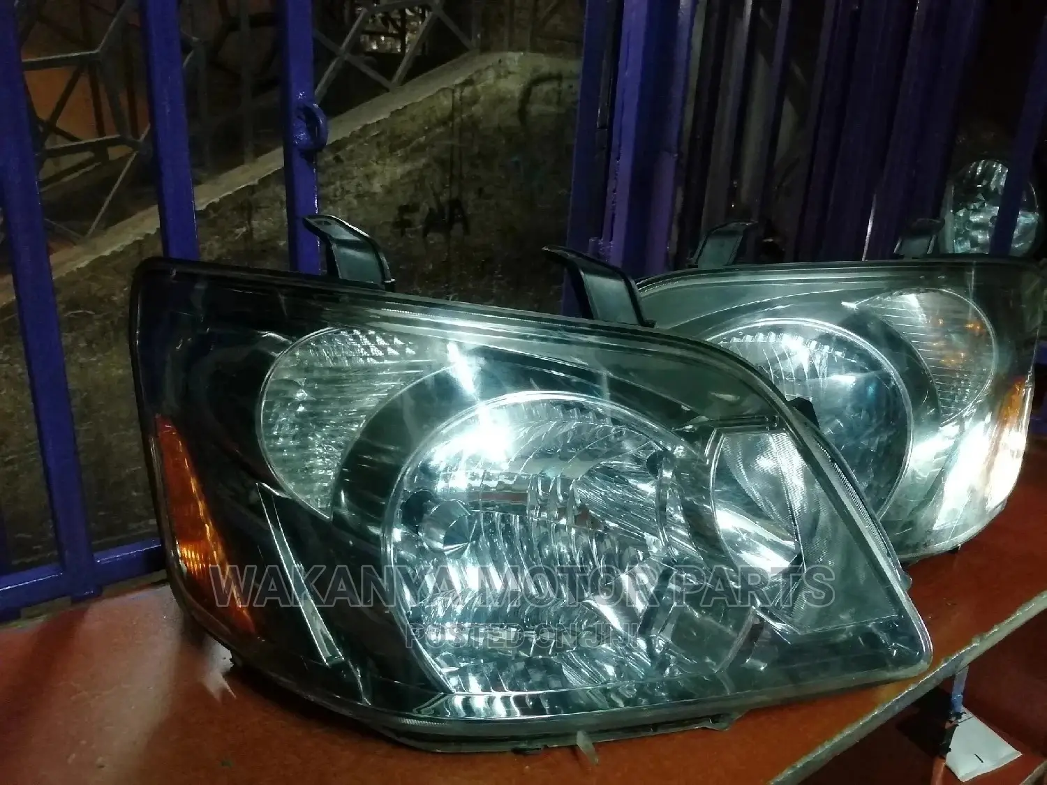 Toyota Noah 2004/05/06/07 Xenon Headlights, Ex Japan Parts.